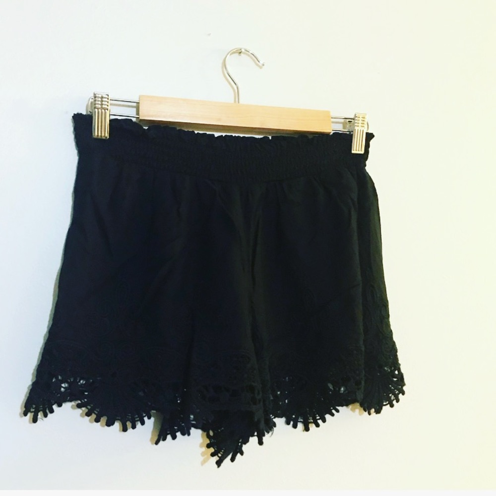 Kendall & Kylie Black Lace Crochet Shorts Small - Picture 3 of 6
